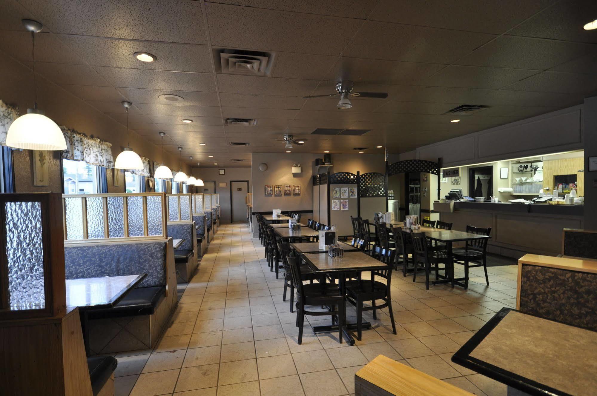 Beaverlodge Motor Inn Exterior photo